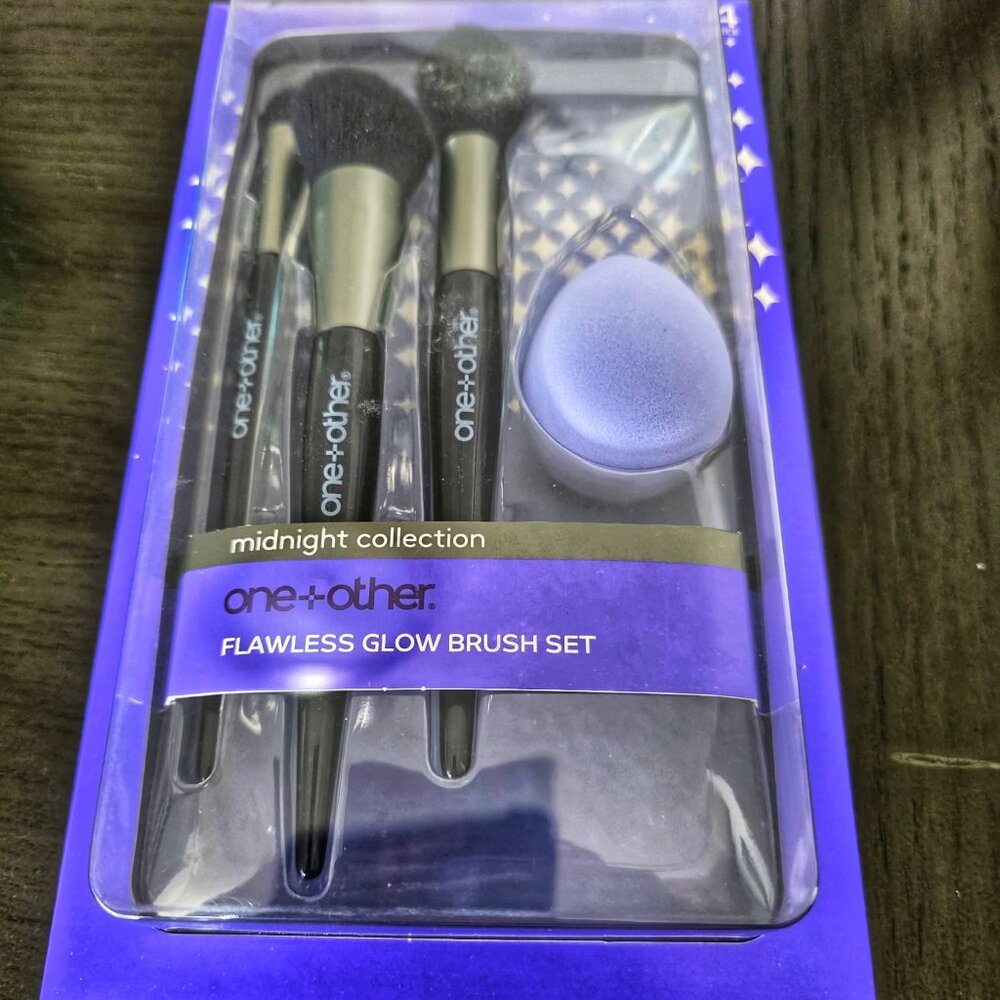 Midnight Makeup Brush Set 4 Piece Makeup Brush Set | one+other makeup brush set